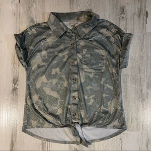 Cute Butterfly Camo-look blouse - Girls Medium